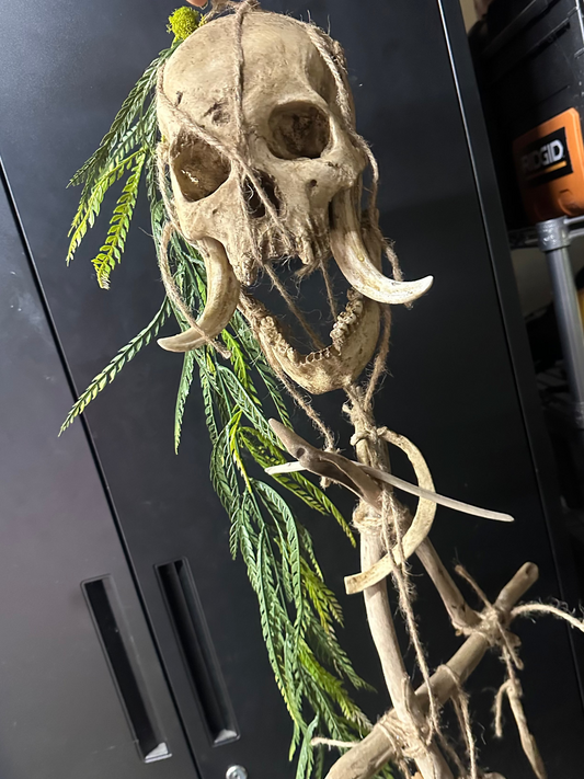 Tusk Hanger